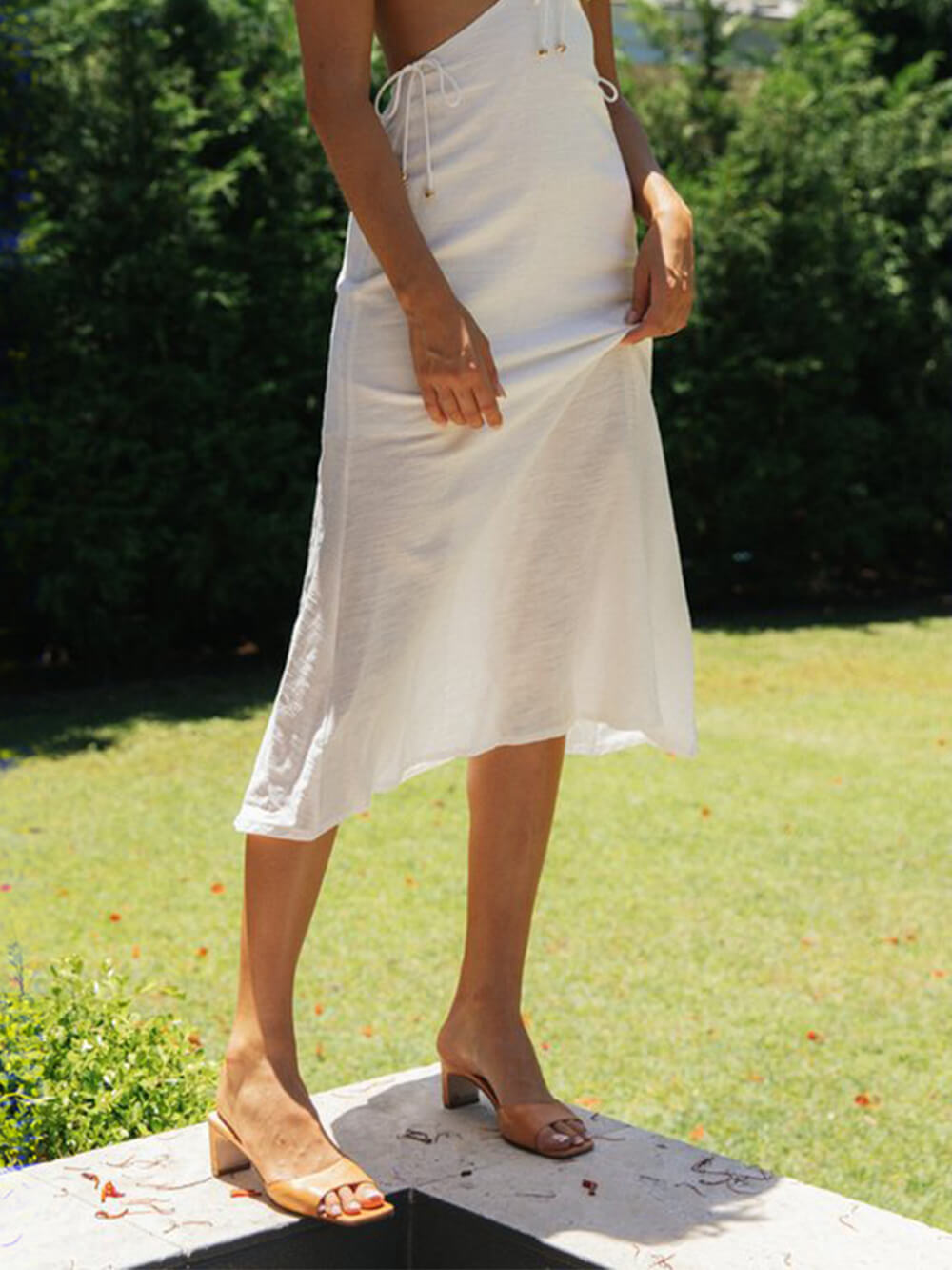 Vestido midi de chifón con volantes y silueta fluida