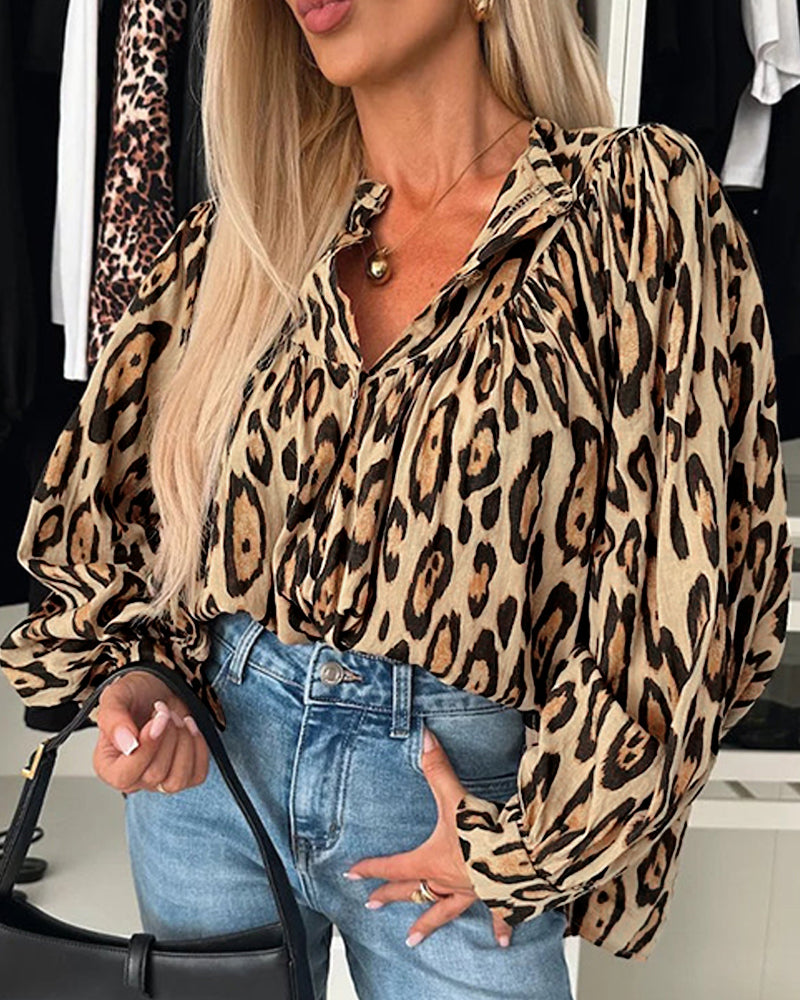 Blusa casual de manga larga con estampado de leopardo, cuello redondo y botones frontales