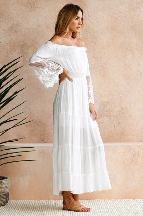 Vestido maxi bordado de hombro descubierto con encaje y mangas acampanadas