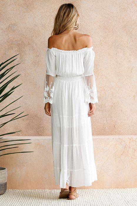 Vestido maxi bordado de hombro descubierto con encaje y mangas acampanadas