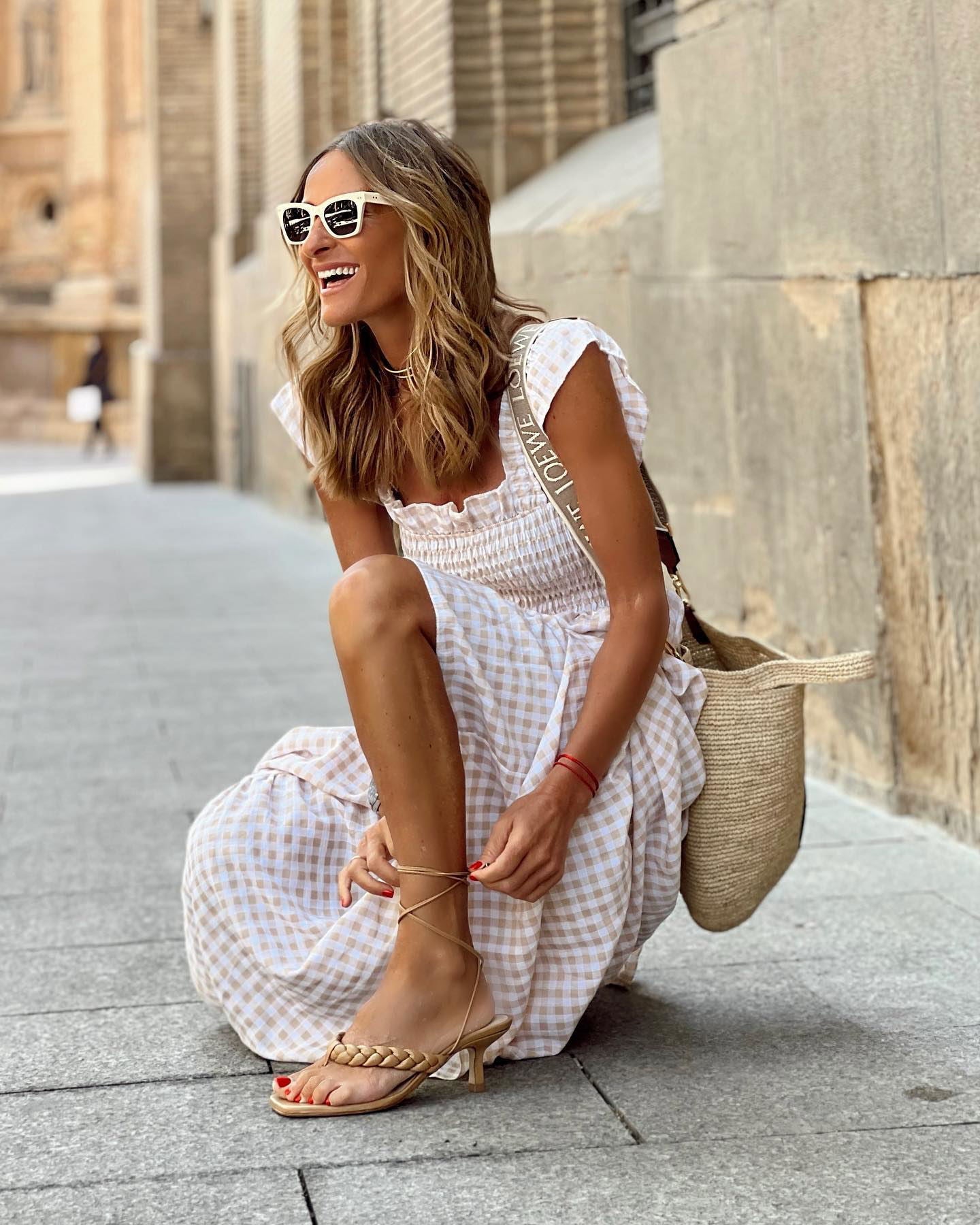 Vestido maxi de cuadros chic con mangas volantes y corpiño fruncido