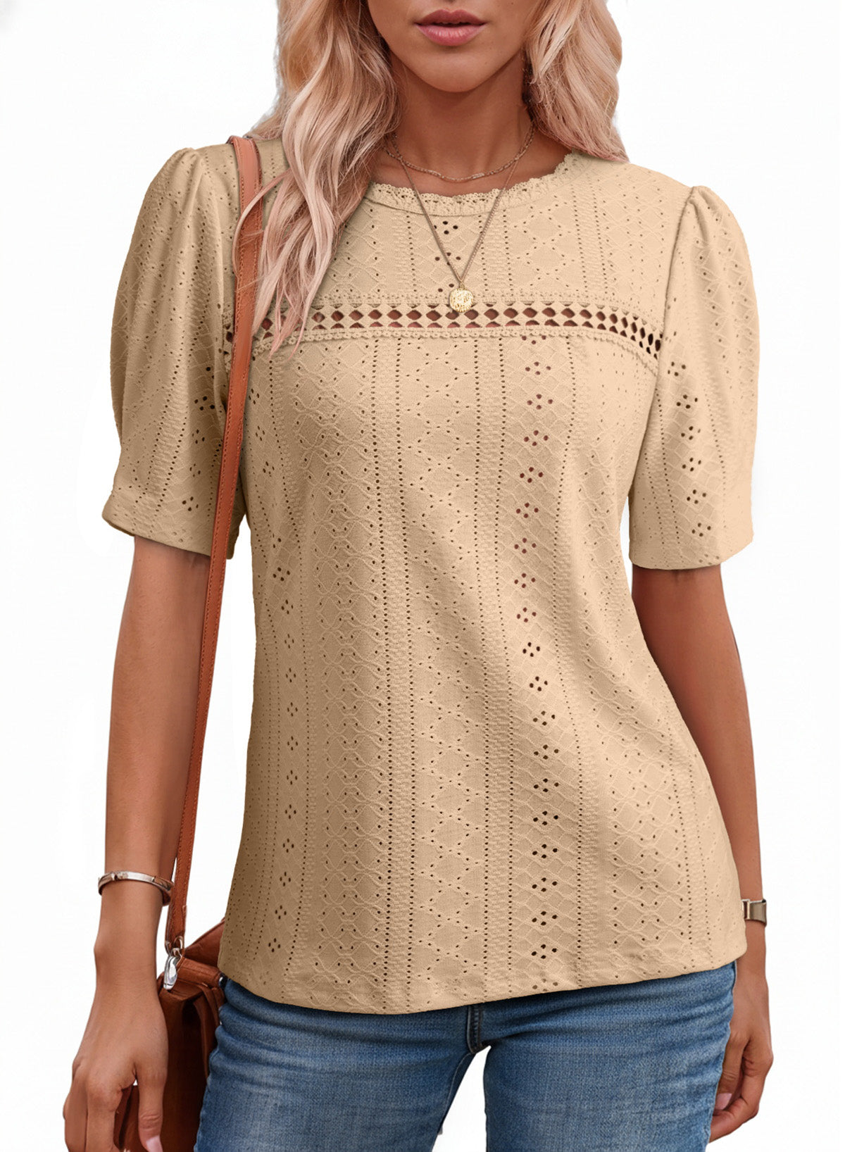 Camiseta de manga corta con cuello redondo y ojales decorativos