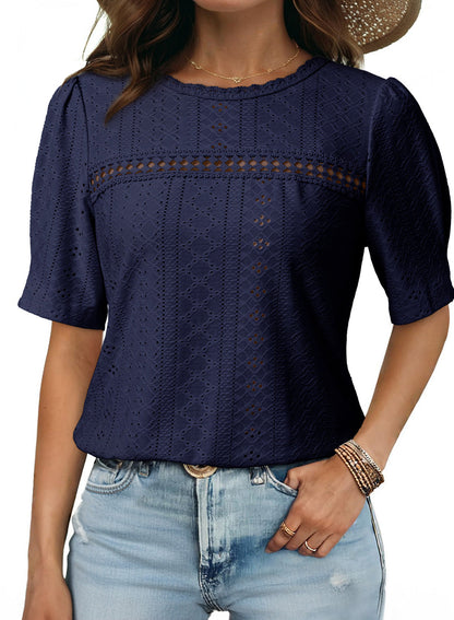 Camiseta de manga corta con cuello redondo y ojales decorativos