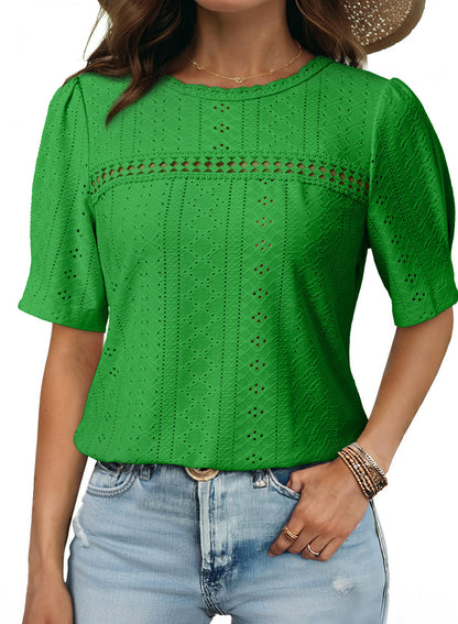 Camiseta de manga corta con cuello redondo y ojales decorativos