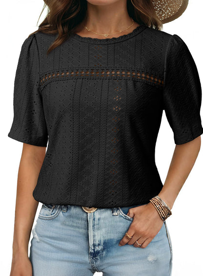 Camiseta de manga corta con cuello redondo y ojales decorativos