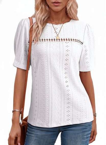 Camiseta de manga corta con cuello redondo y ojales decorativos