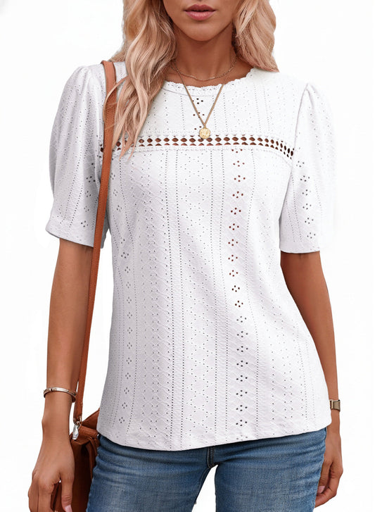 Camiseta de manga corta con cuello redondo y ojales decorativos