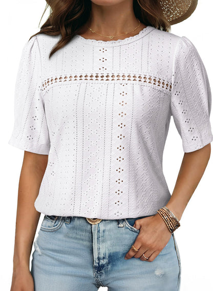 Camiseta de manga corta con cuello redondo y ojales decorativos