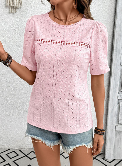 Camiseta de manga corta con cuello redondo y ojales decorativos
