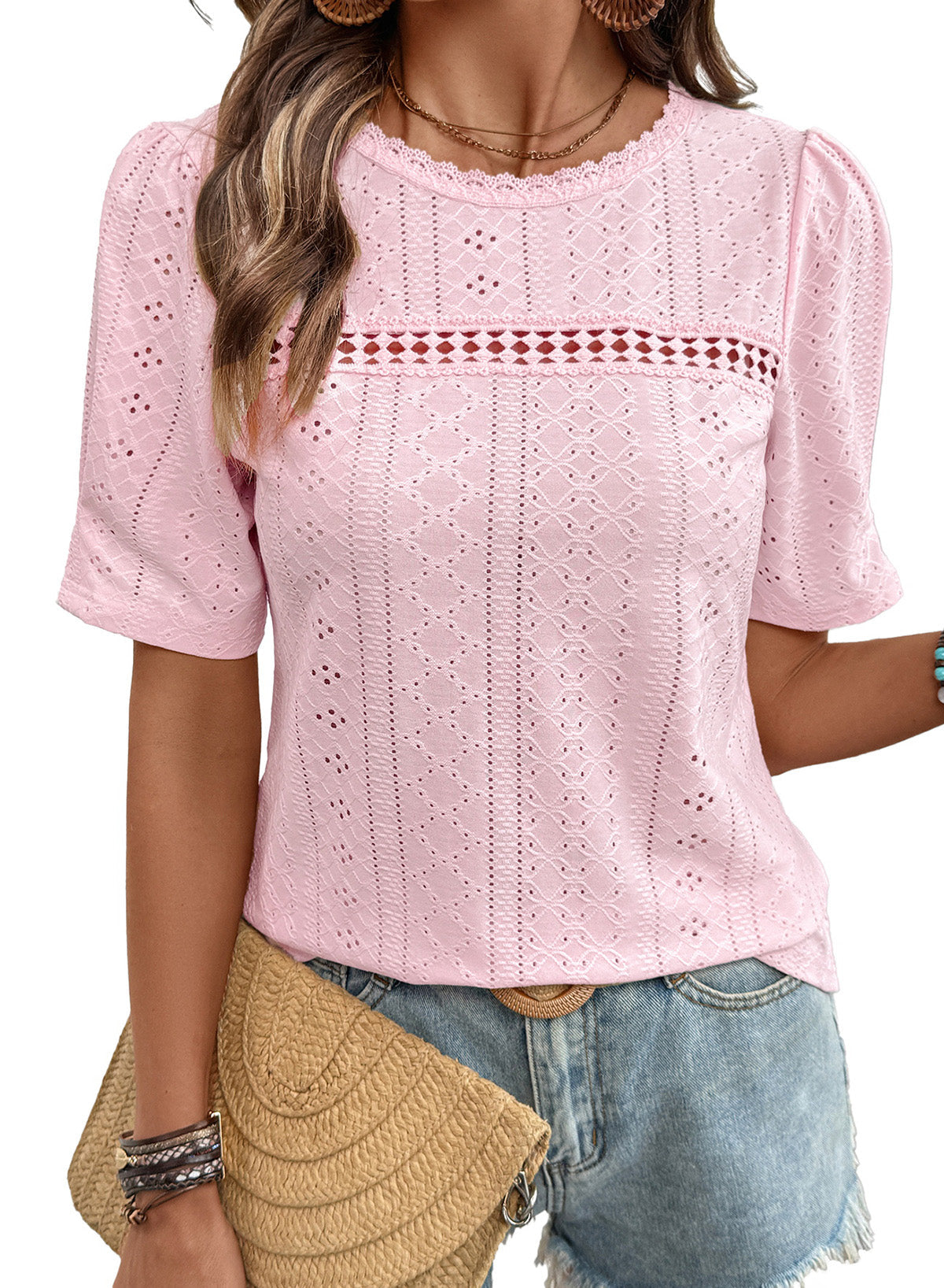 Camiseta de manga corta con cuello redondo y ojales decorativos