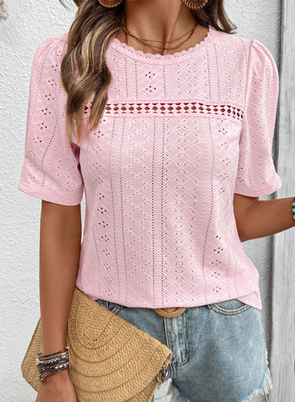 Camiseta de manga corta con cuello redondo y ojales decorativos