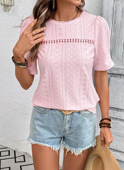 Camiseta de manga corta con cuello redondo y ojales decorativos