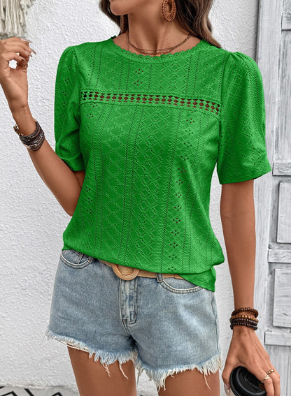 Camiseta de manga corta con cuello redondo y ojales decorativos