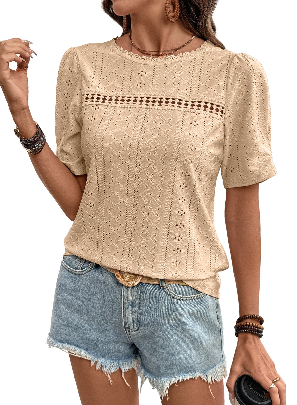 Camiseta de manga corta con cuello redondo y ojales decorativos
