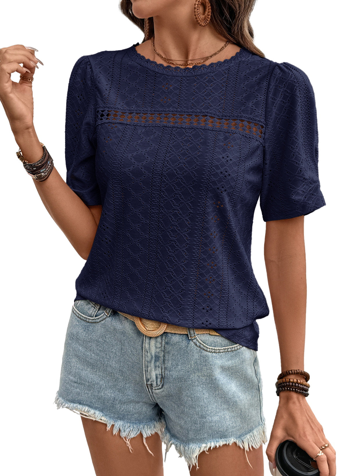 Camiseta de manga corta con cuello redondo y ojales decorativos