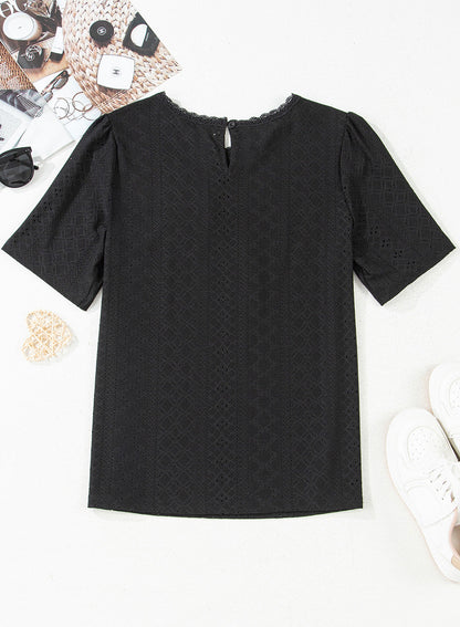 Camiseta de manga corta con cuello redondo y ojales decorativos