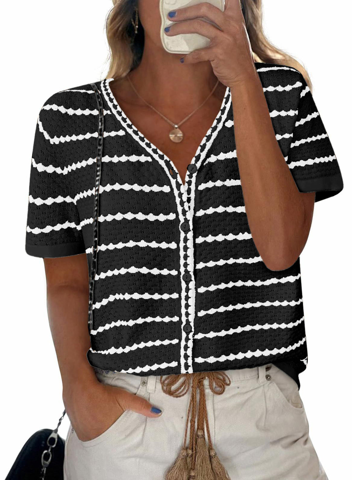 Mujer Suéter de manga corta Primavera-Verano 2025 Tops de punto crochet con escote en V a rayas, con botones, blusas elegantes y casuales