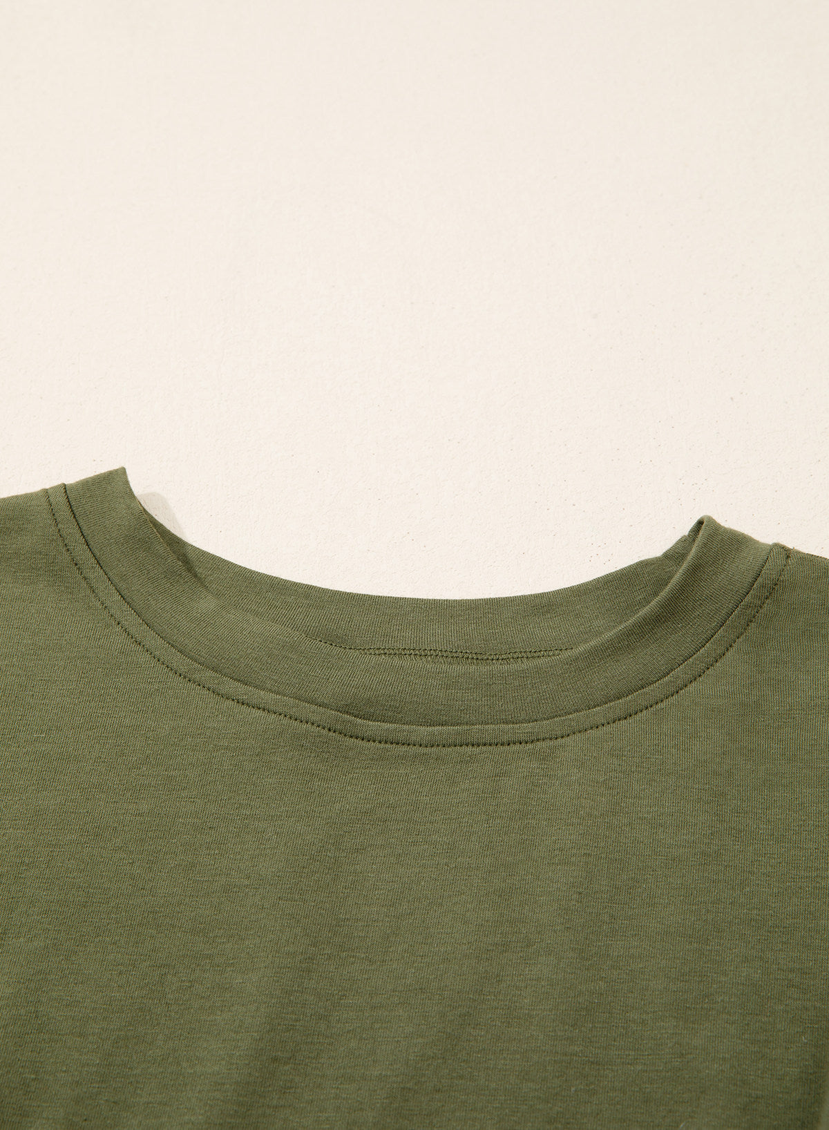 Camiseta tipo peplum con cintura ceñida y mangas 3/4 para uso casual en la oficina