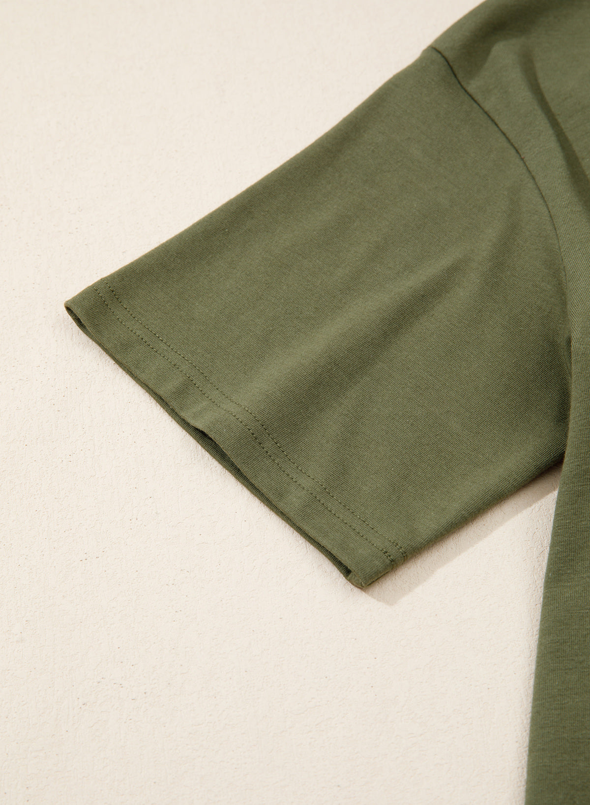 Camiseta tipo peplum con cintura ceñida y mangas 3/4 para uso casual en la oficina