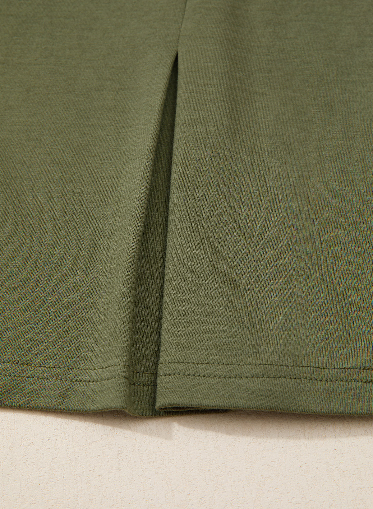 Camiseta tipo peplum con cintura ceñida y mangas 3/4 para uso casual en la oficina