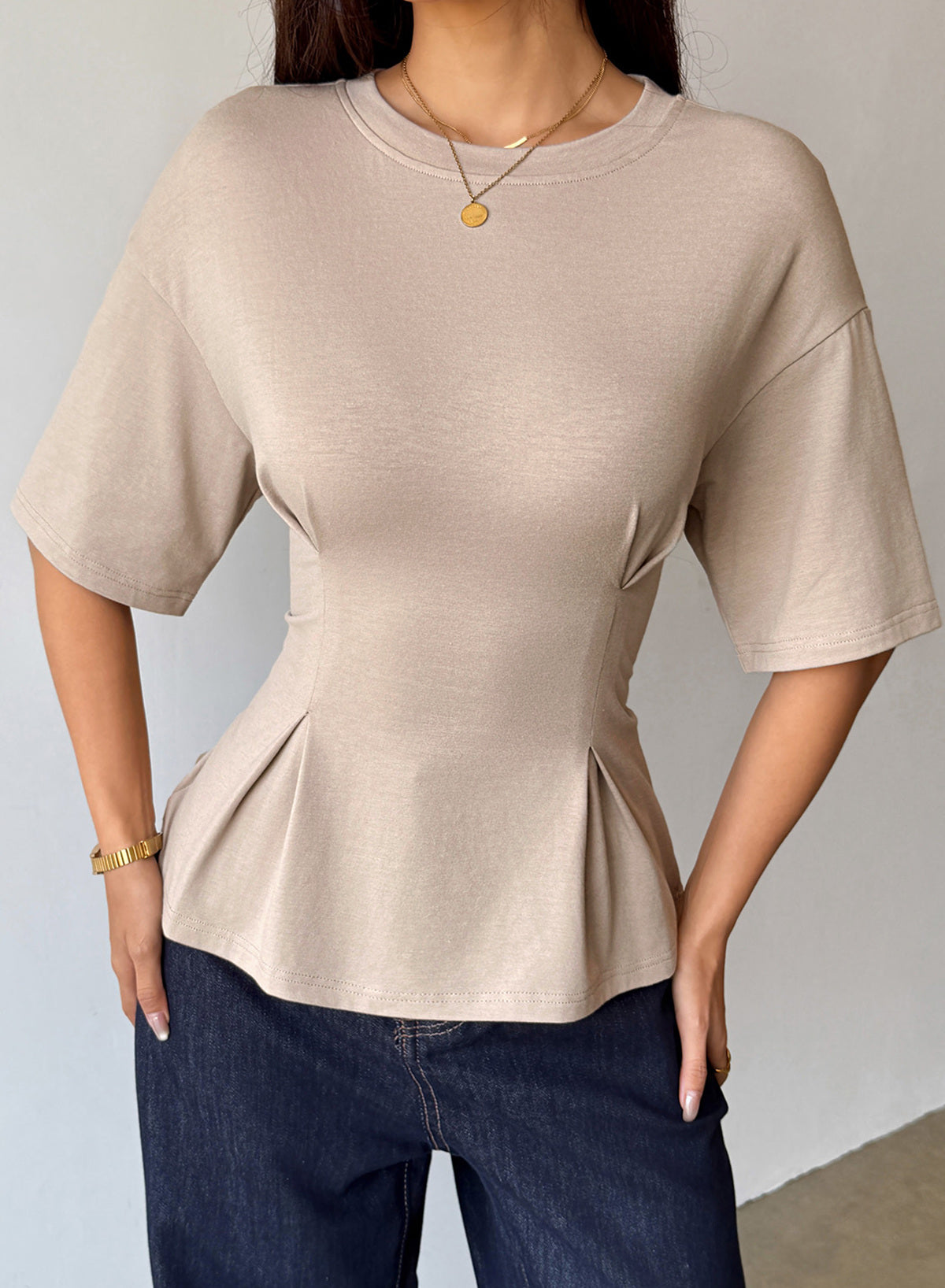 Camiseta tipo peplum con cintura ceñida y mangas 3/4 para uso casual en la oficina