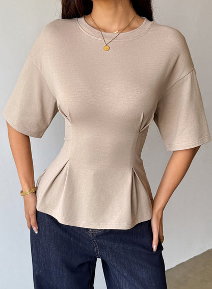 Camiseta tipo peplum con cintura ceñida y mangas 3/4 para uso casual en la oficina