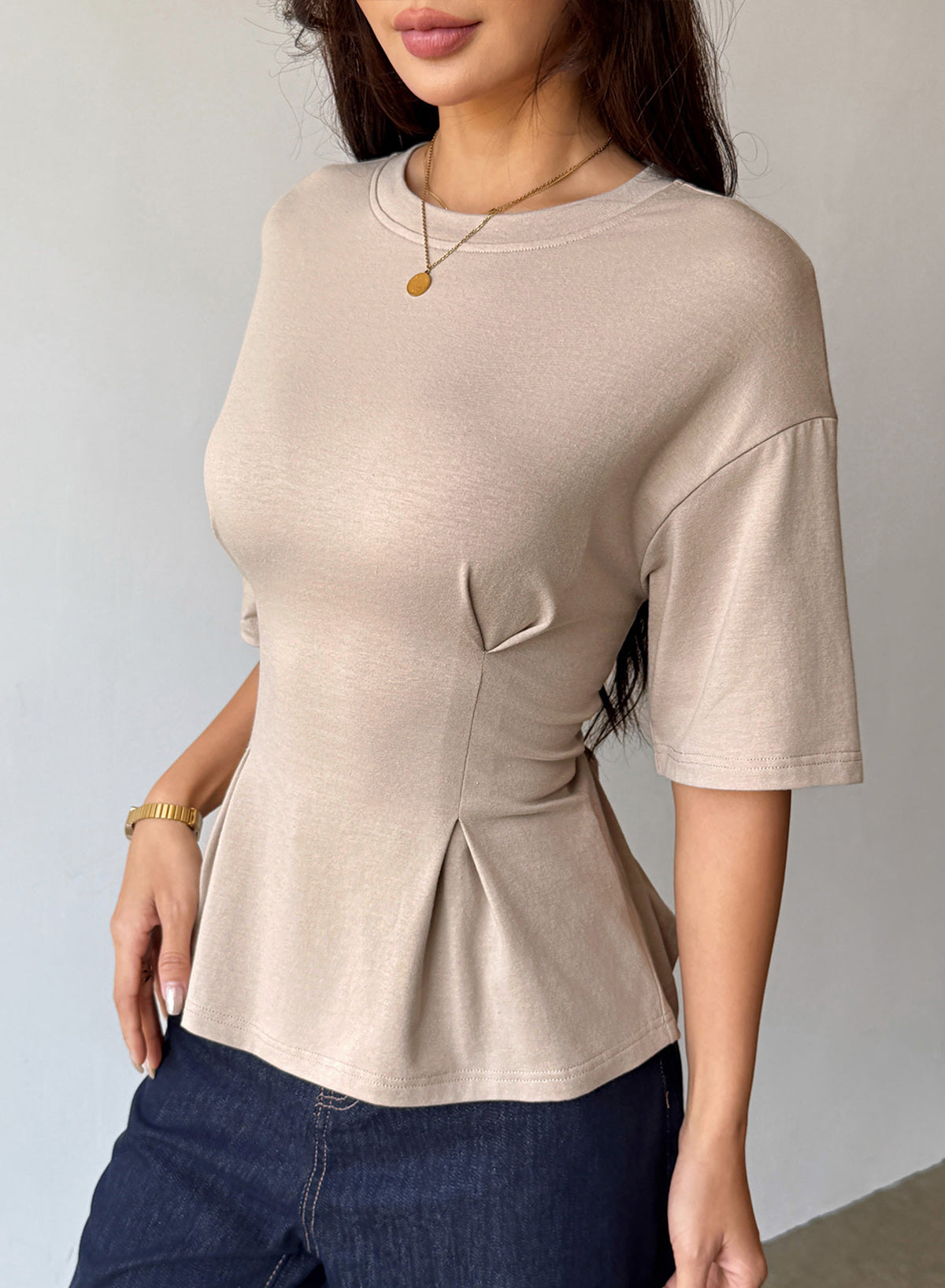 Camiseta tipo peplum con cintura ceñida y mangas 3/4 para uso casual en la oficina
