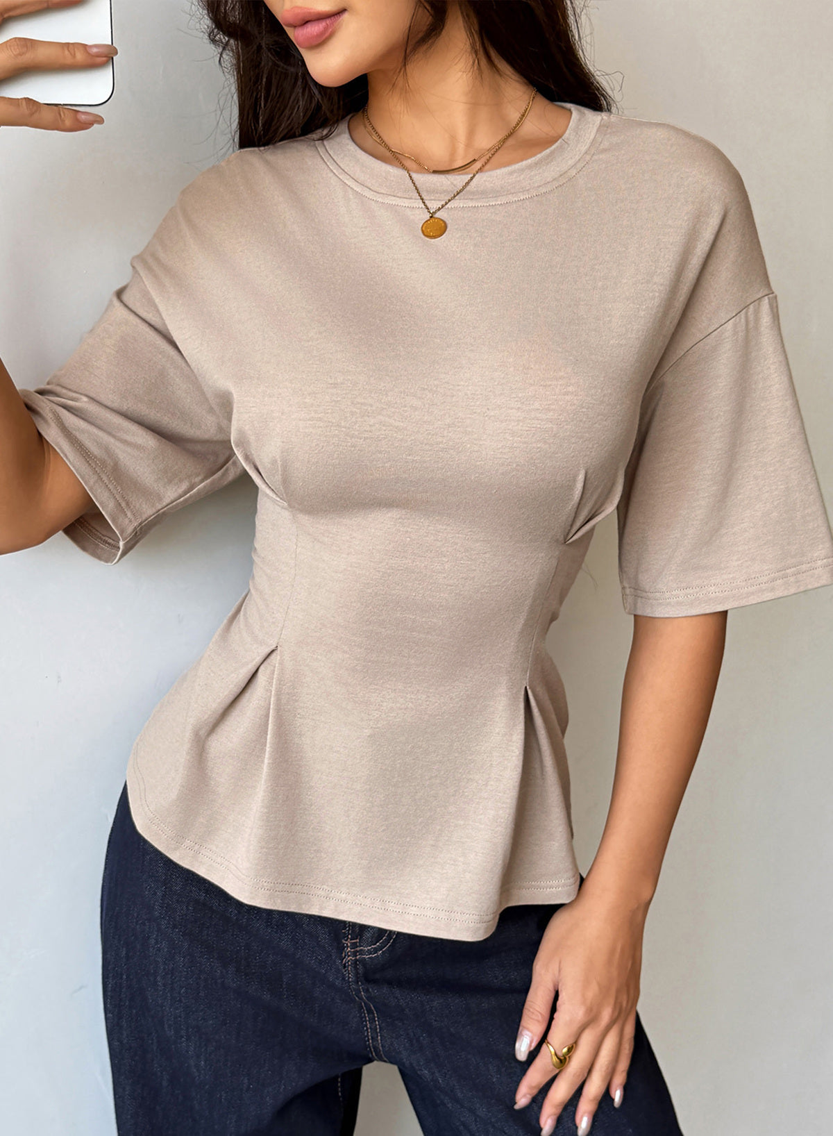 Camiseta tipo peplum con cintura ceñida y mangas 3/4 para uso casual en la oficina