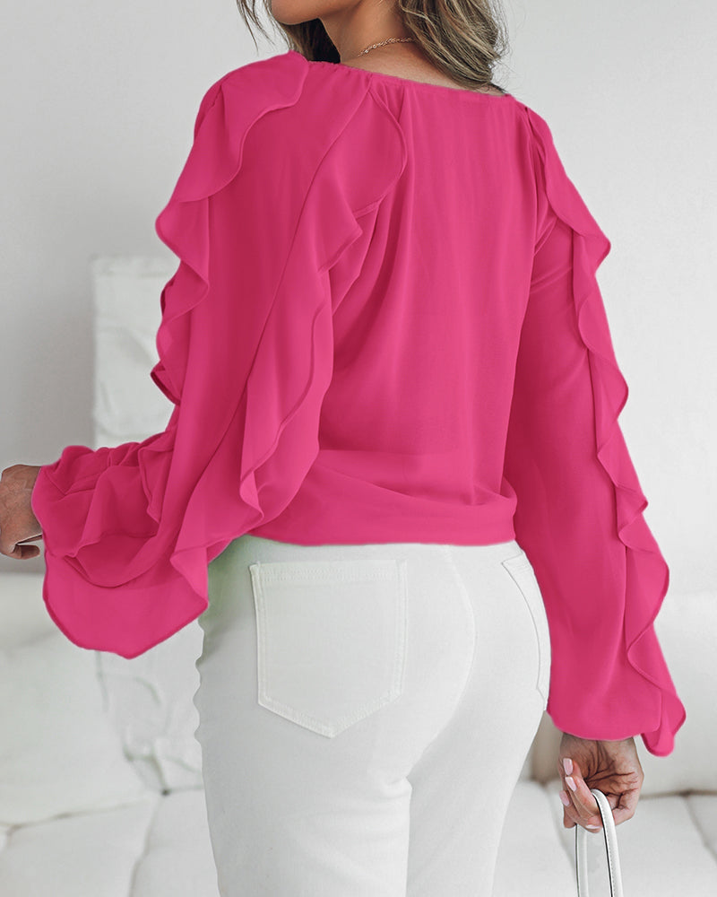 Blusa con escote en V y volantes en los hombros, diseño casual, con botones frontales, manga larga