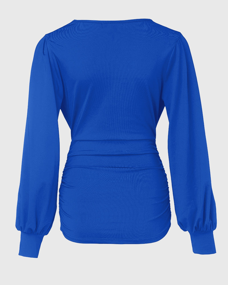 Blusa de escote en V profundo con mangas farol fruncidas, de estilo casual y ajuste entallado