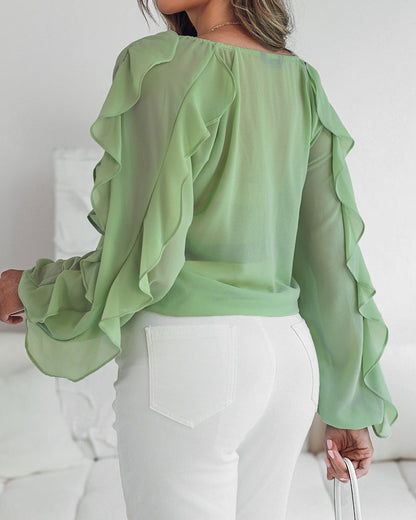 Blusa con escote en V y volantes en los hombros, diseño casual, con botones frontales, manga larga