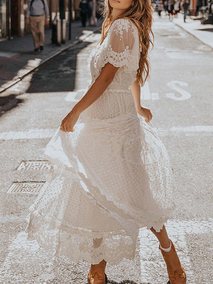 Vestido maxi de encaje con escote en V y mangas cortas