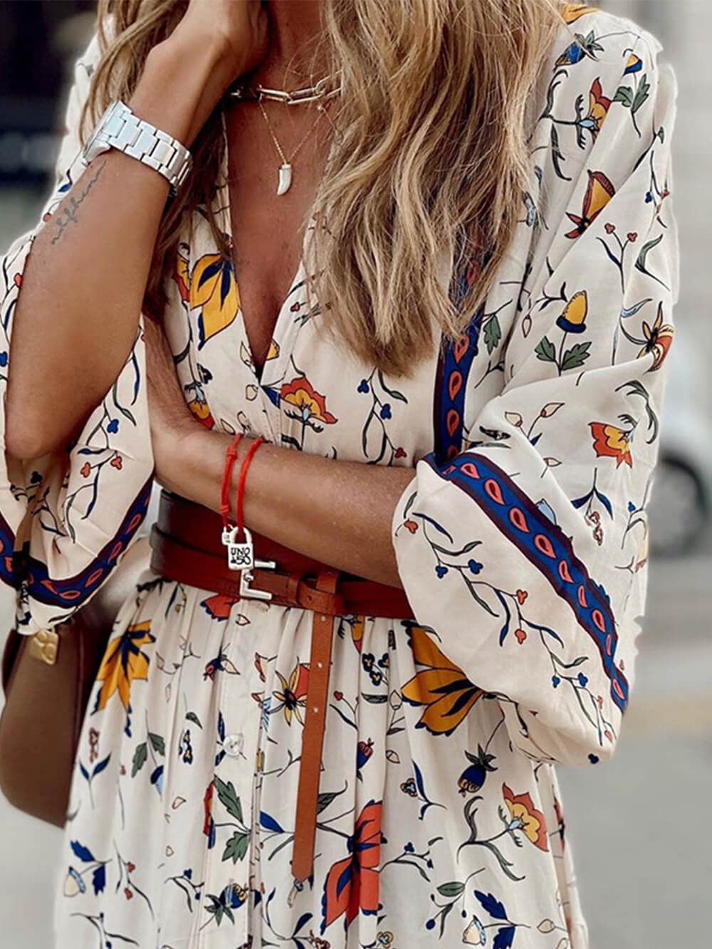 Vestido maxi estampado con escote en V y ajuste holgado