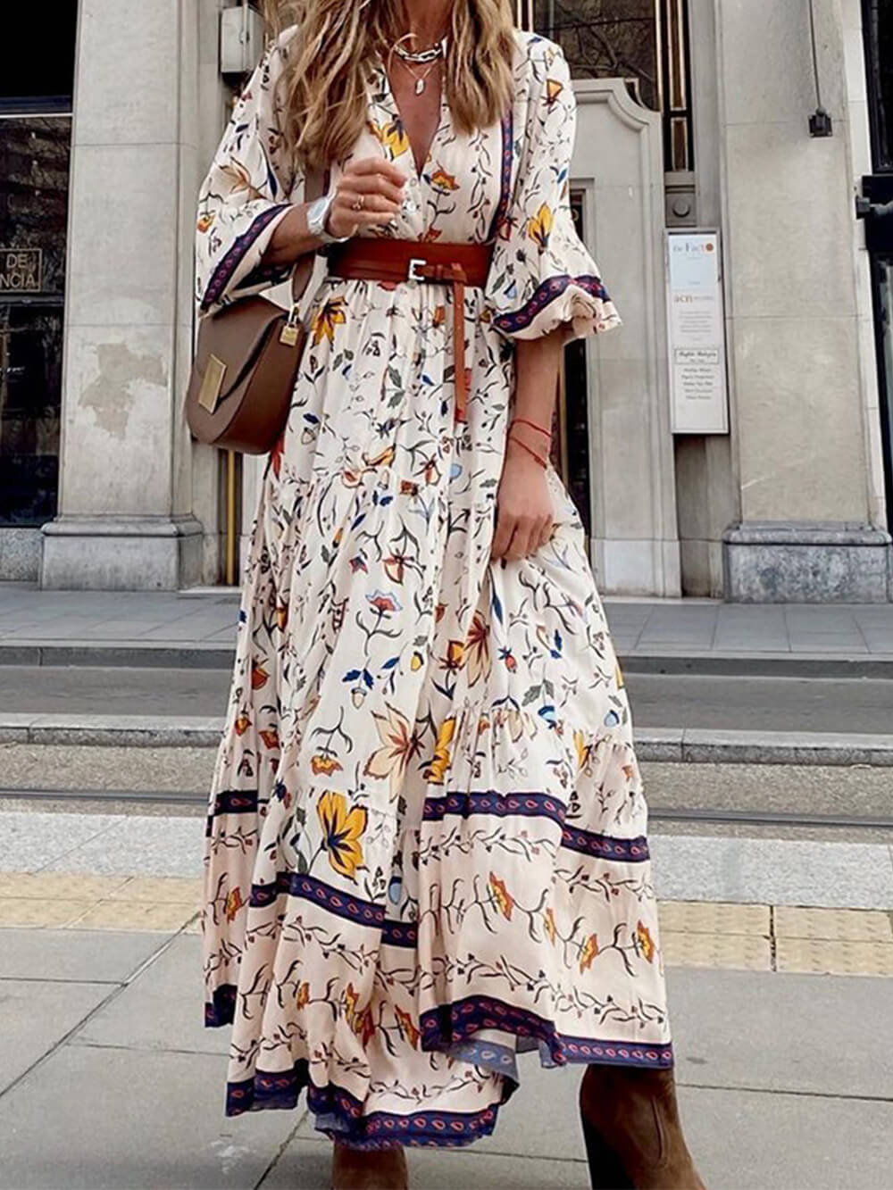 Vestido maxi estampado con escote en V y ajuste holgado