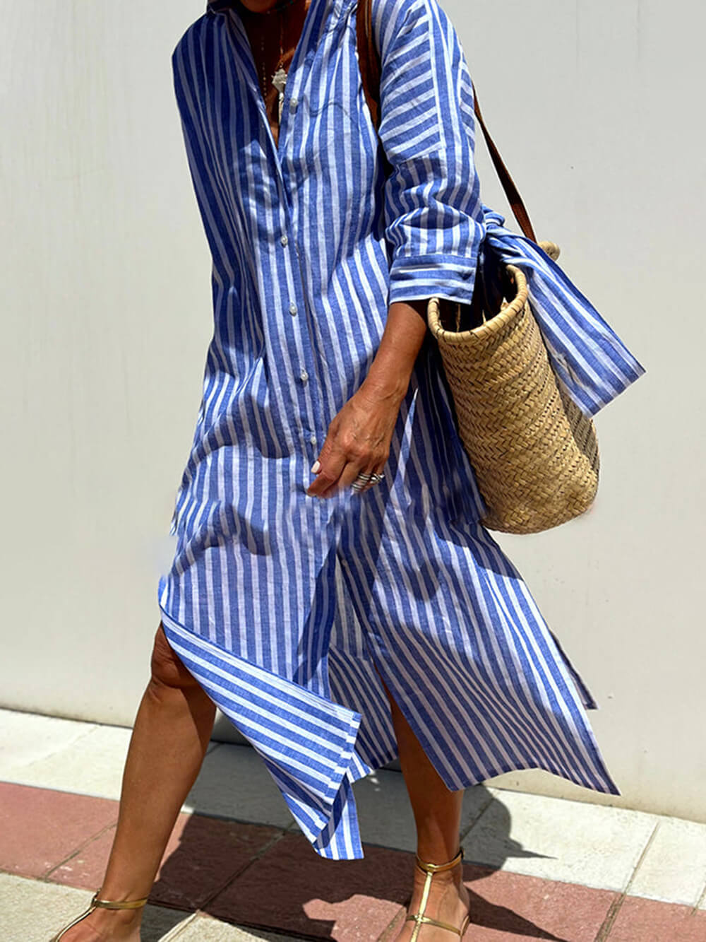 Vestido camisero midi de Splendor con estampado a rayas, botones frontales, cinturón y mangas cortas