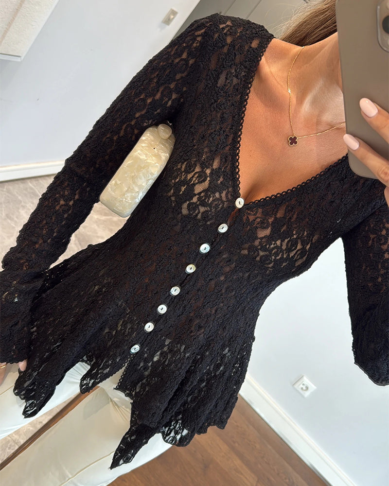 Blusa con escote en V y ribete de encaje, botones frontales, elegante, con dobladillo asimétrico de volantes.