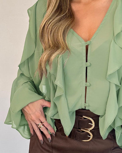 Blusa con escote en V y volantes en los hombros, diseño casual, con botones frontales, manga larga