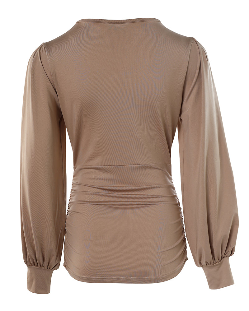 Blusa de escote en V profundo con mangas farol fruncidas, de estilo casual y ajuste entallado