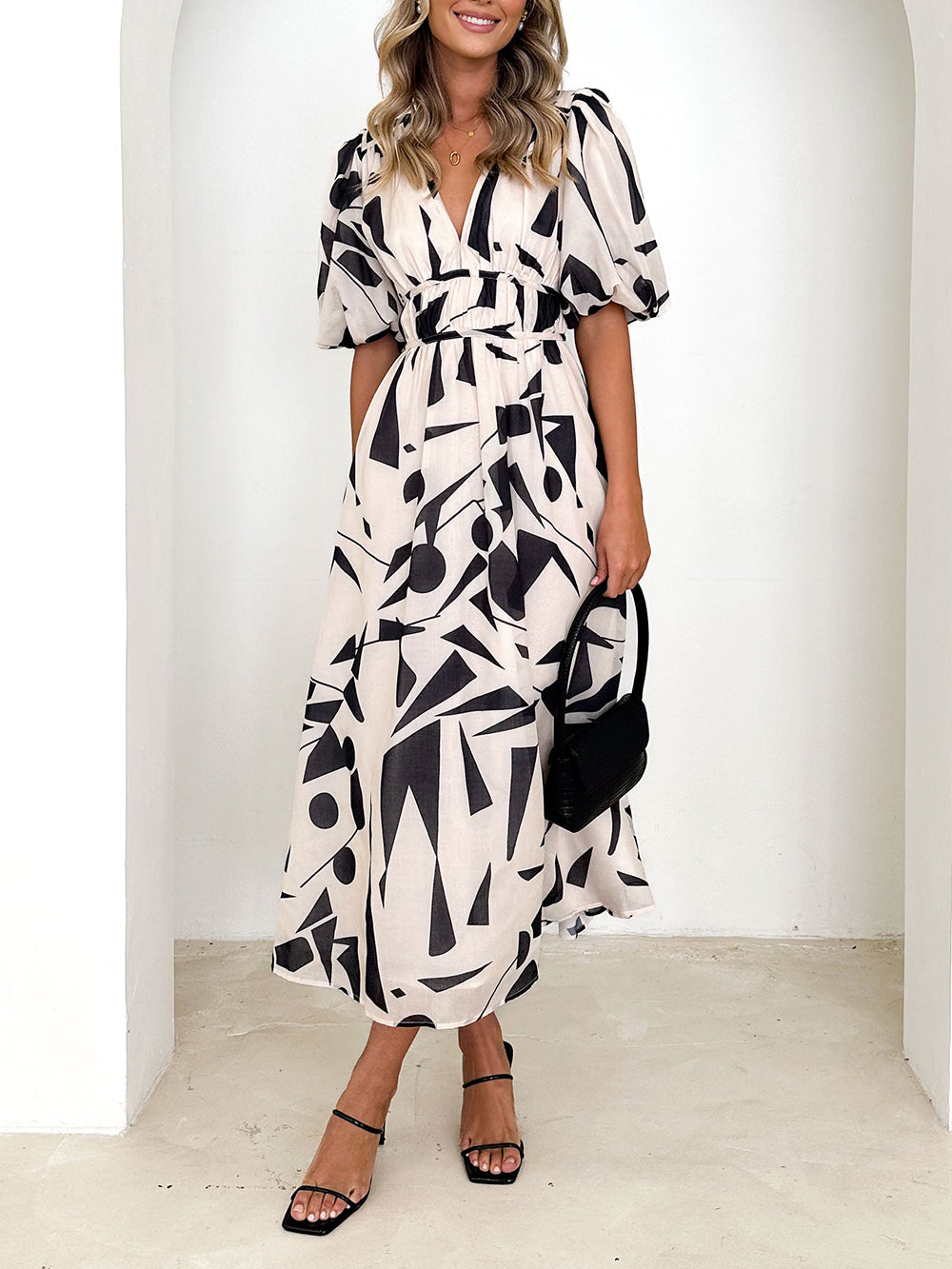 Vestido midi Sakura en beige con estampado geométrico – Elegante sin esfuerzo