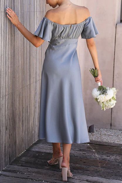 Vestido midi elegante sin hombros con manga volante y abertura lateral