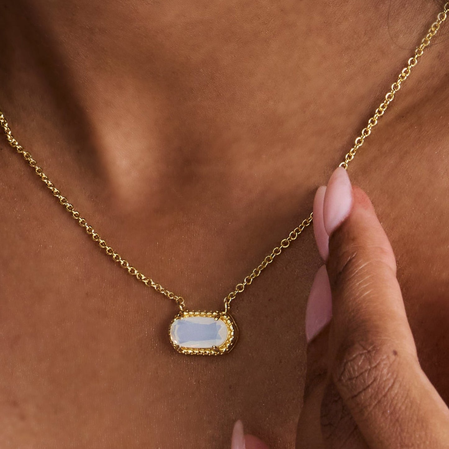 Collar Aura - Colgante de Resplandor Celestial