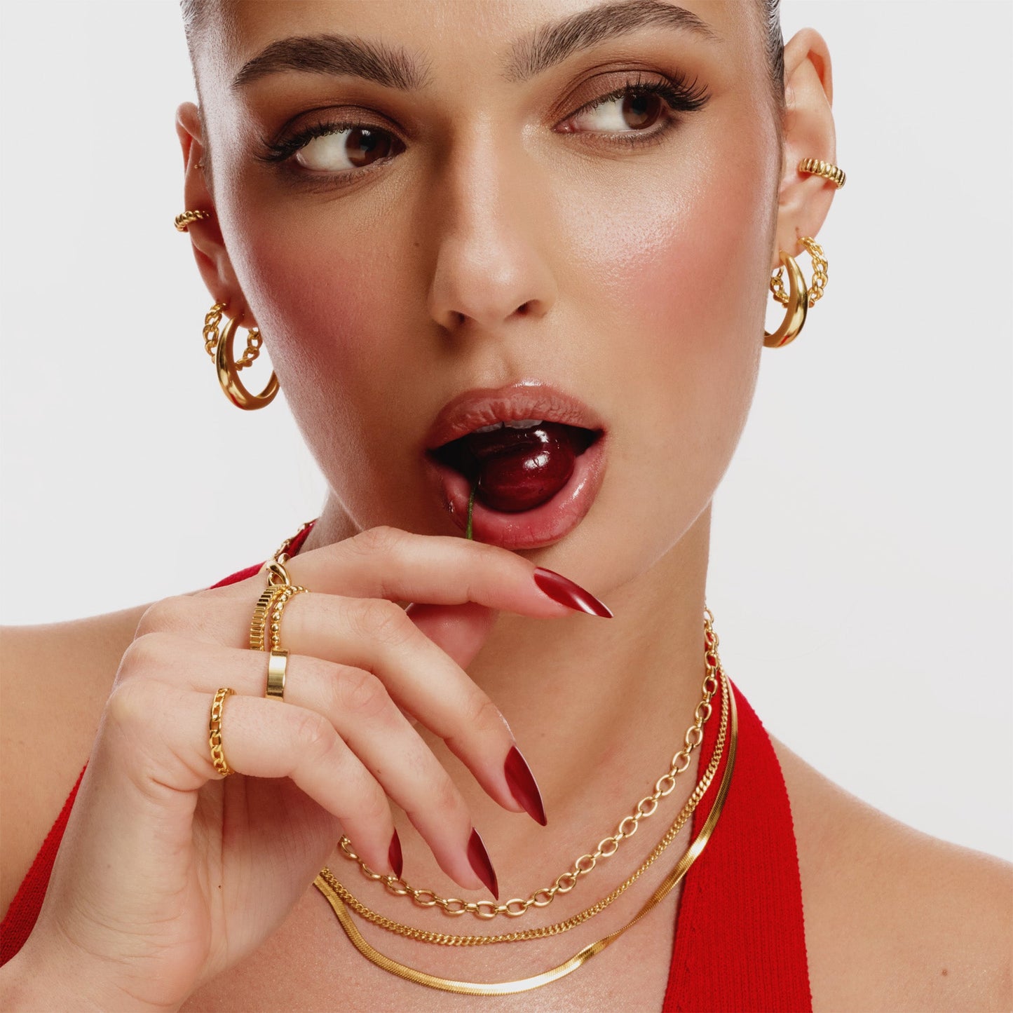 Kendall Hoops: Aros circulares elegantes para uso diario