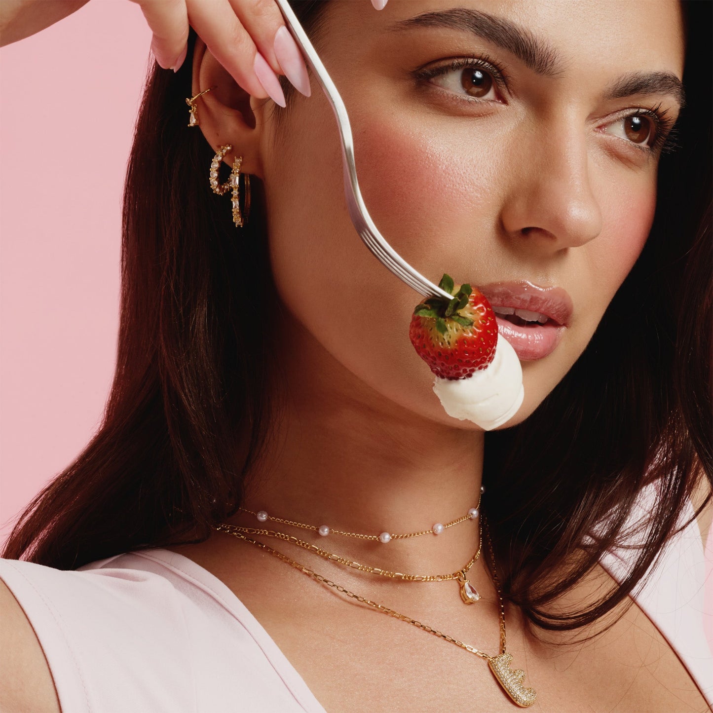 Collar con colgante de chica enamorada - Joyería delicada y romántica