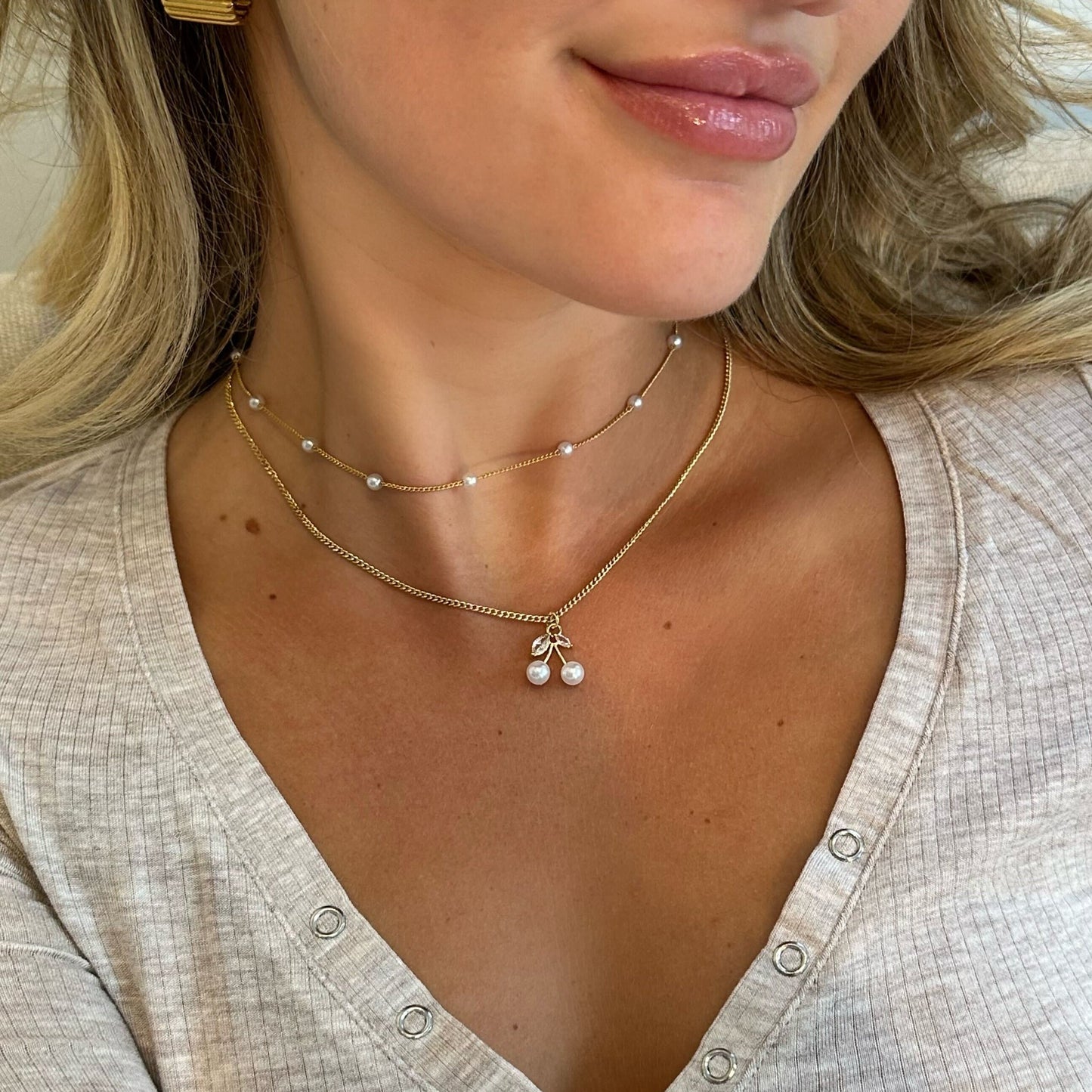 Collar con colgante de chica enamorada - Joyería delicada y romántica