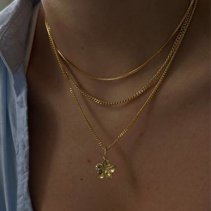 Collar de flor de hibisco