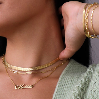 Collar de eslabones entrelazados