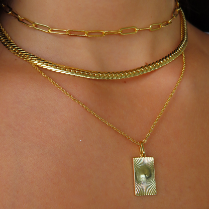 Collar de eslabones entrelazados