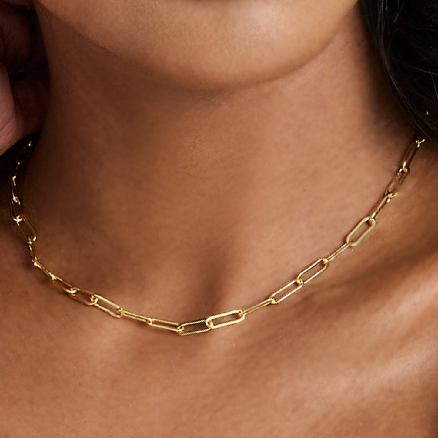 Collar de eslabones entrelazados