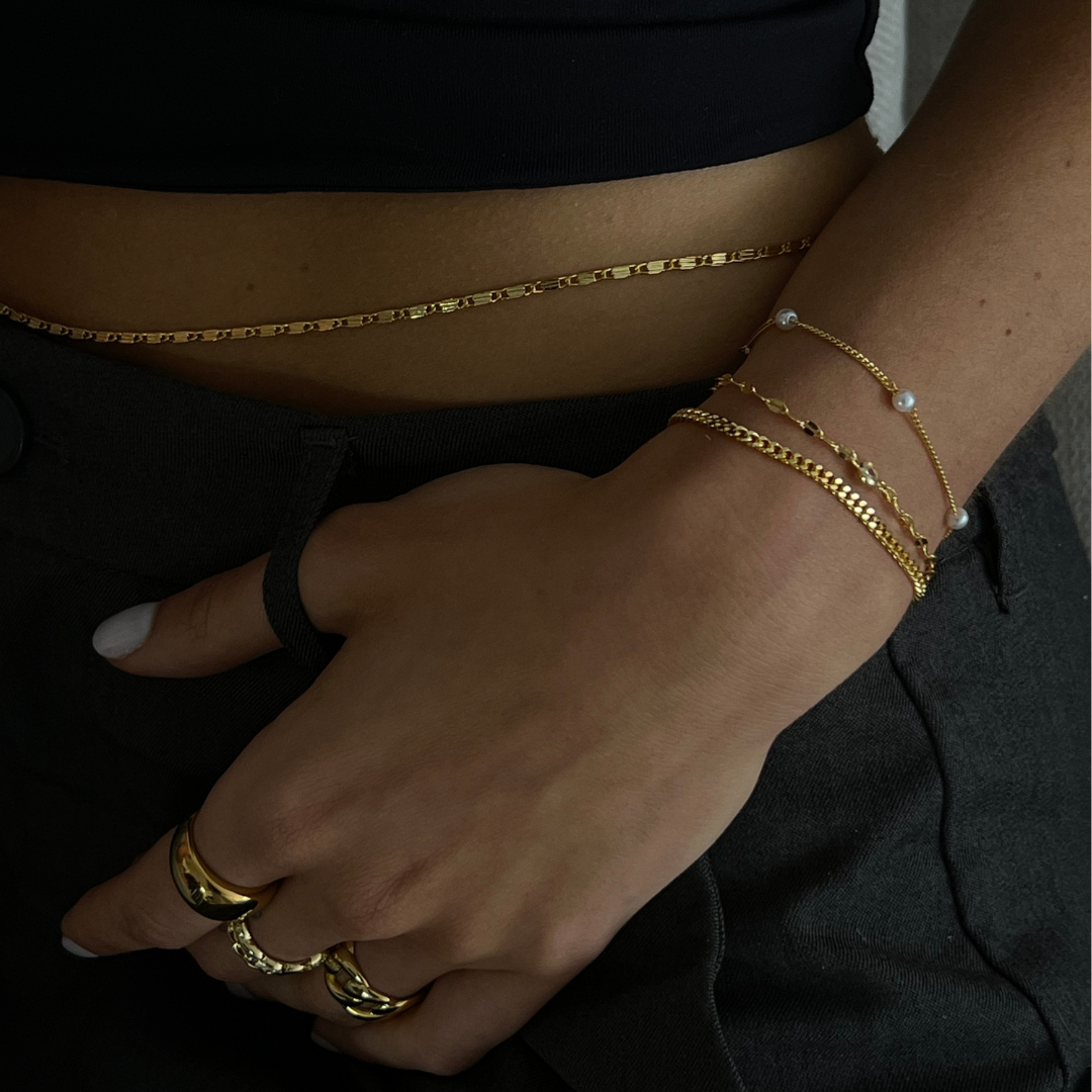Pulsera con dijes de corazón para chica enamorada
