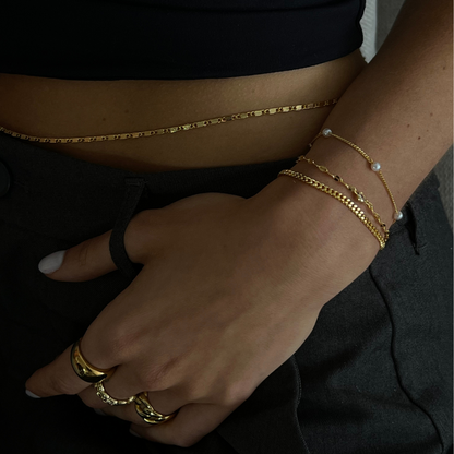 Pulsera con dijes de corazón para chica enamorada